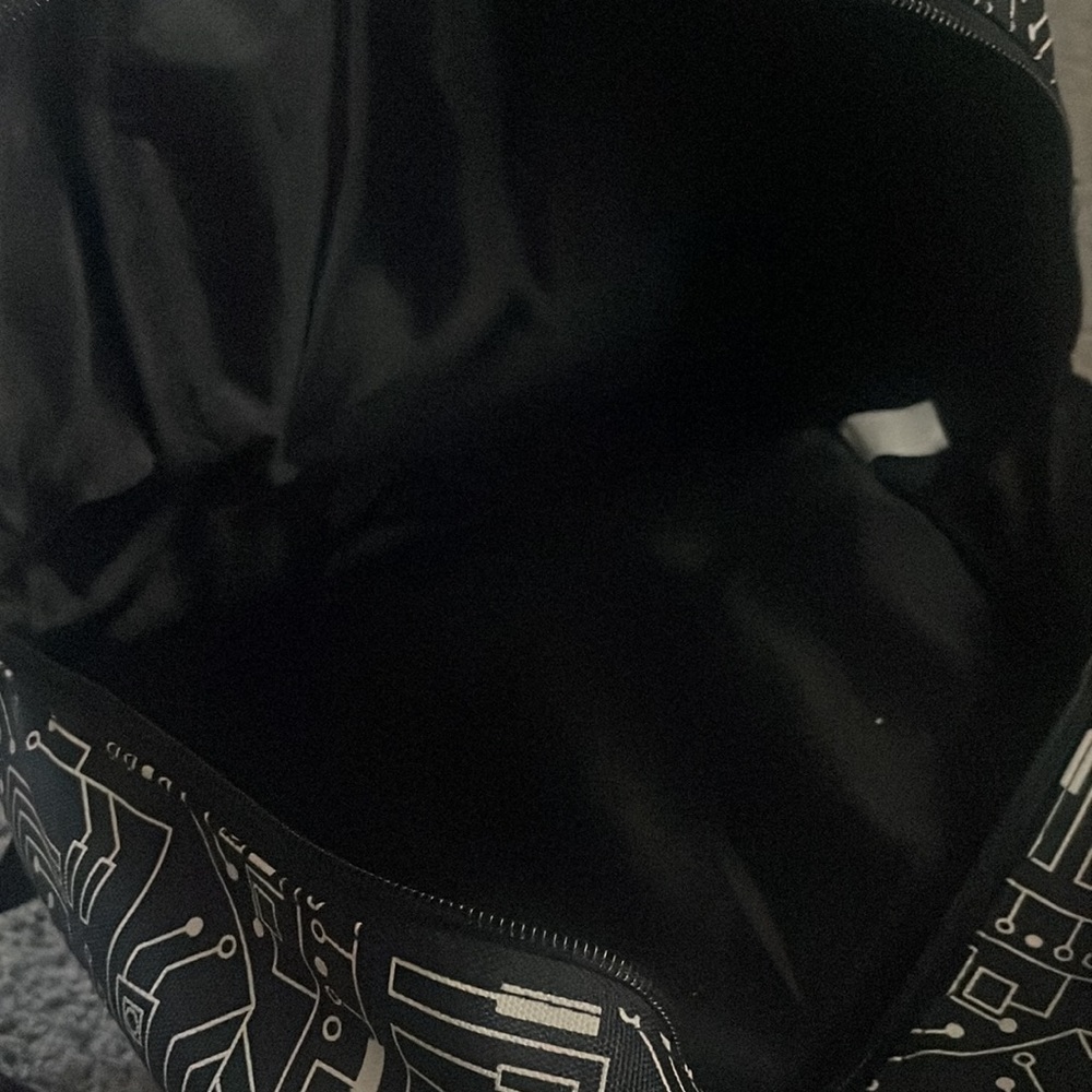 a black designed back pack - Picture 3 of 4